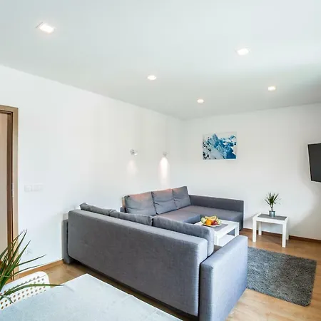 8 アパート ザコパネ