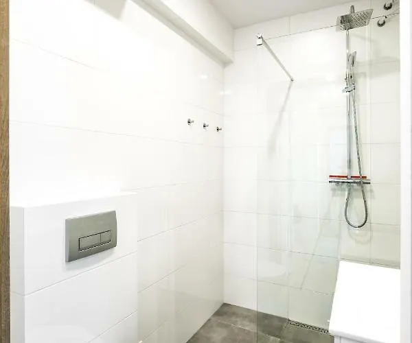 דירה 8 זקופאנה