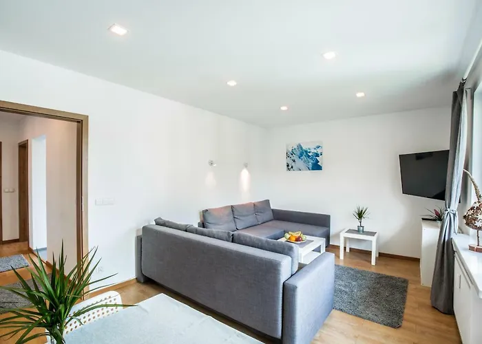 8 דירה זקופאנה